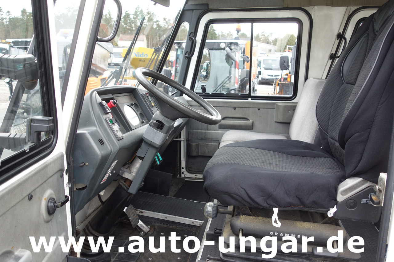 Pushback tractor Multicar M26 Champion Flugzeugschlepper Doka GSE Airport Push Back Industrieschlepper: picture 12 Pushback tractor Multicar M26 Champion Flugzeugschlepper Doka GSE Airport Push Back Industrieschlepper: picture 12