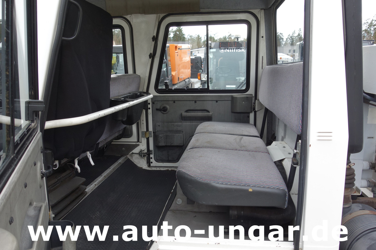 Pushback tractor Multicar M26 Champion Flugzeugschlepper Doka GSE Airport Push Back Industrieschlepper: picture 11 Pushback tractor Multicar M26 Champion Flugzeugschlepper Doka GSE Airport Push Back Industrieschlepper: picture 11