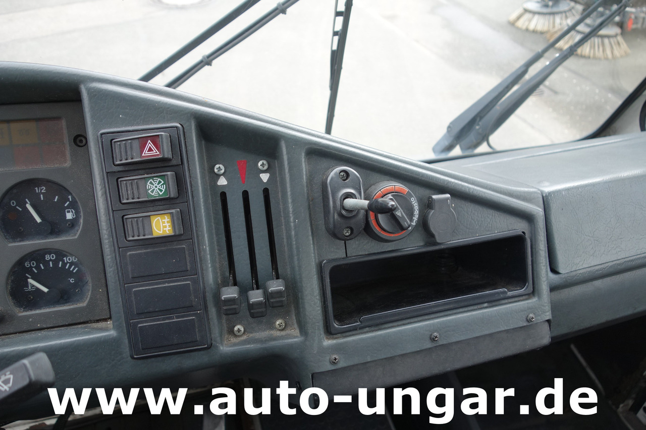 Pushback tractor Multicar M26 Champion Flugzeugschlepper Doka GSE Airport Push Back Industrieschlepper: picture 15 Pushback tractor Multicar M26 Champion Flugzeugschlepper Doka GSE Airport Push Back Industrieschlepper: picture 15