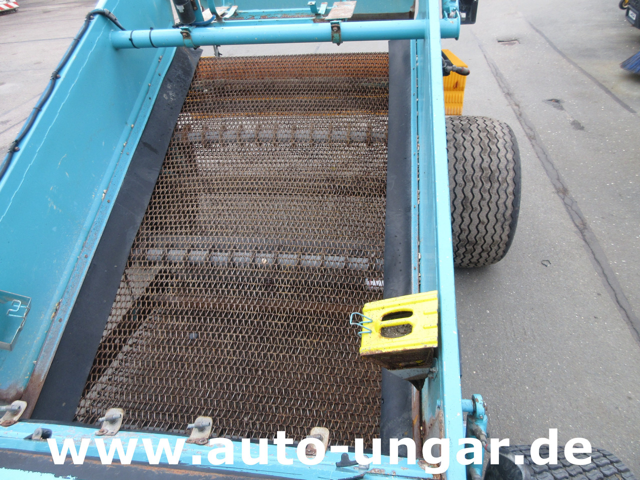 Municipal/ Special vehicle Kässbohrer BeachTech 2000 Strandreiniger Beachcleaner Nettoyeur Cribleuse de Plage: picture 16 Municipal/ Special vehicle Kässbohrer BeachTech 2000 Strandreiniger Beachcleaner Nettoyeur Cribleuse de Plage: picture 16