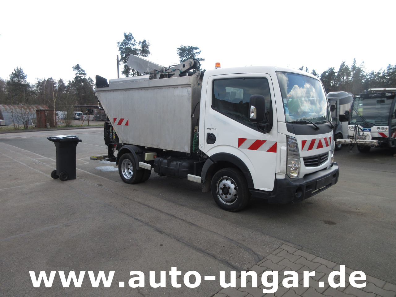 Renault Maxity 130 Müllwagen 3.500kg Lifter Presse Kipper Provence Benne Medium - Garbage truck: picture 1 Renault Maxity 130 Müllwagen 3.500kg Lifter Presse Kipper Provence Benne Medium - Garbage truck: picture 1