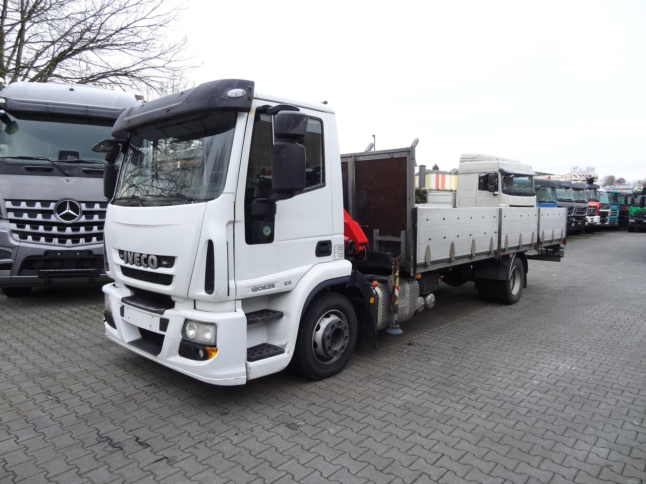 Iveco EuroCargo 120E25 Fassi F38 - Dropside/ Flatbed truck, Crane truck: picture 1 Iveco EuroCargo 120E25 Fassi F38 - Dropside/ Flatbed truck, Crane truck: picture 1
