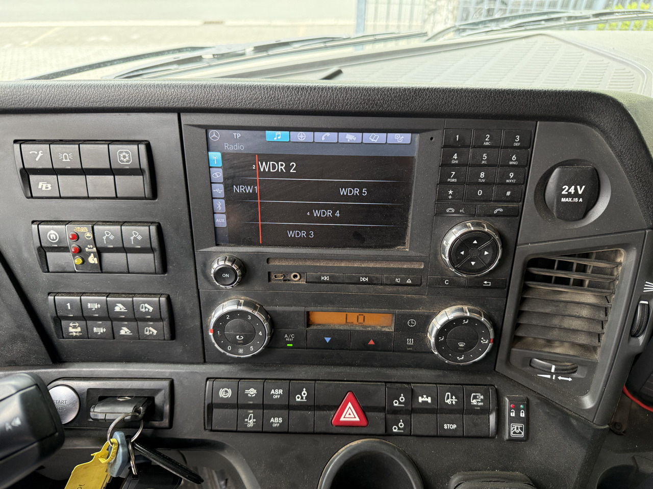 Leasing of Mercedes-Benz Arocs 3251 8X4 Haken mit Kran HMF 2620 K5 Mercedes-Benz Arocs 3251 8X4 Haken mit Kran HMF 2620 K5: picture 6 Leasing of Mercedes-Benz Arocs 3251 8X4 Haken mit Kran HMF 2620 K5 Mercedes-Benz Arocs 3251 8X4 Haken mit Kran HMF 2620 K5: picture 6