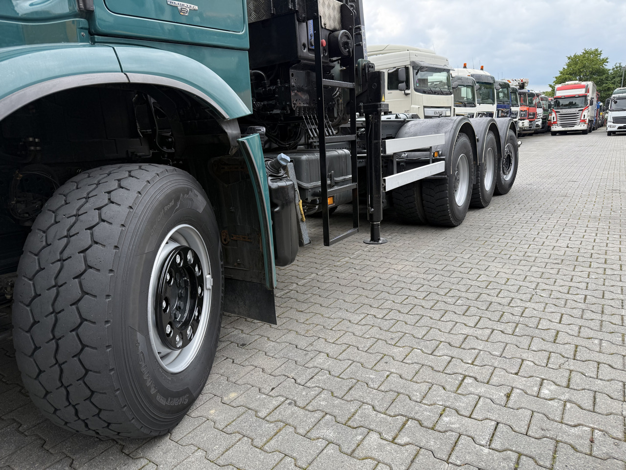 Leasing of Mercedes-Benz Arocs 3251 8X4 Haken mit Kran HMF 2620 K5 Mercedes-Benz Arocs 3251 8X4 Haken mit Kran HMF 2620 K5: picture 14 Leasing of Mercedes-Benz Arocs 3251 8X4 Haken mit Kran HMF 2620 K5 Mercedes-Benz Arocs 3251 8X4 Haken mit Kran HMF 2620 K5: picture 14