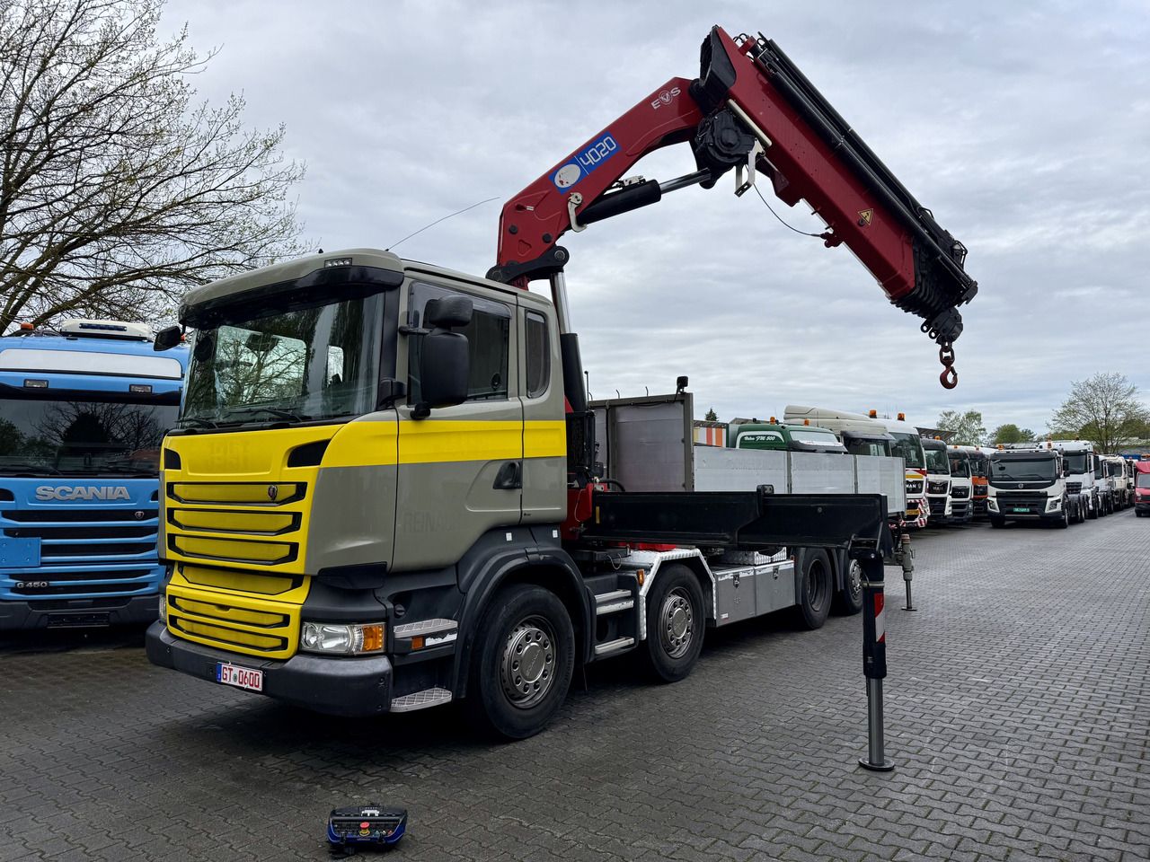 Scania R410 8X2*6 Kran HMF 4020 bis 30 Meter - Crane truck, Dropside/ Flatbed truck: picture 1 Scania R410 8X2*6 Kran HMF 4020 bis 30 Meter - Crane truck, Dropside/ Flatbed truck: picture 1