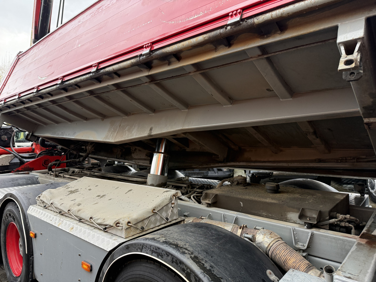 Scania R580 V8 8X4 Kipper Kran Palfinger 22002 - Tipper, Crane truck: picture 3 Scania R580 V8 8X4 Kipper Kran Palfinger 22002 - Tipper, Crane truck: picture 3