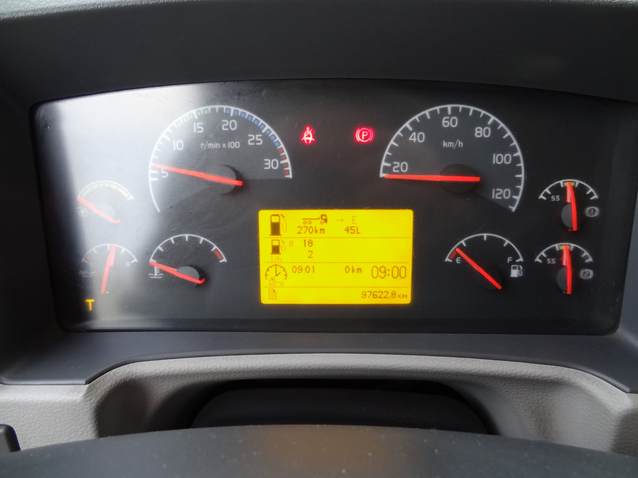 Volvo FE320 Fahrschule/ driving school - Tractor unit: picture 5 Volvo FE320 Fahrschule/ driving school - Tractor unit: picture 5