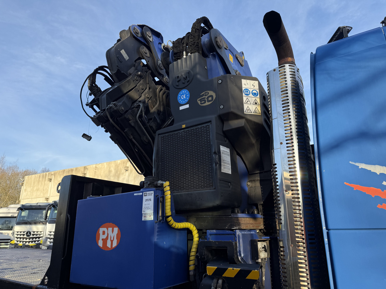 Volvo FM12 420 8X2 Kran PM 65026 bis 29 Meter - Dropside/ Flatbed truck, Crane truck: picture 3 Volvo FM12 420 8X2 Kran PM 65026 bis 29 Meter - Dropside/ Flatbed truck, Crane truck: picture 3