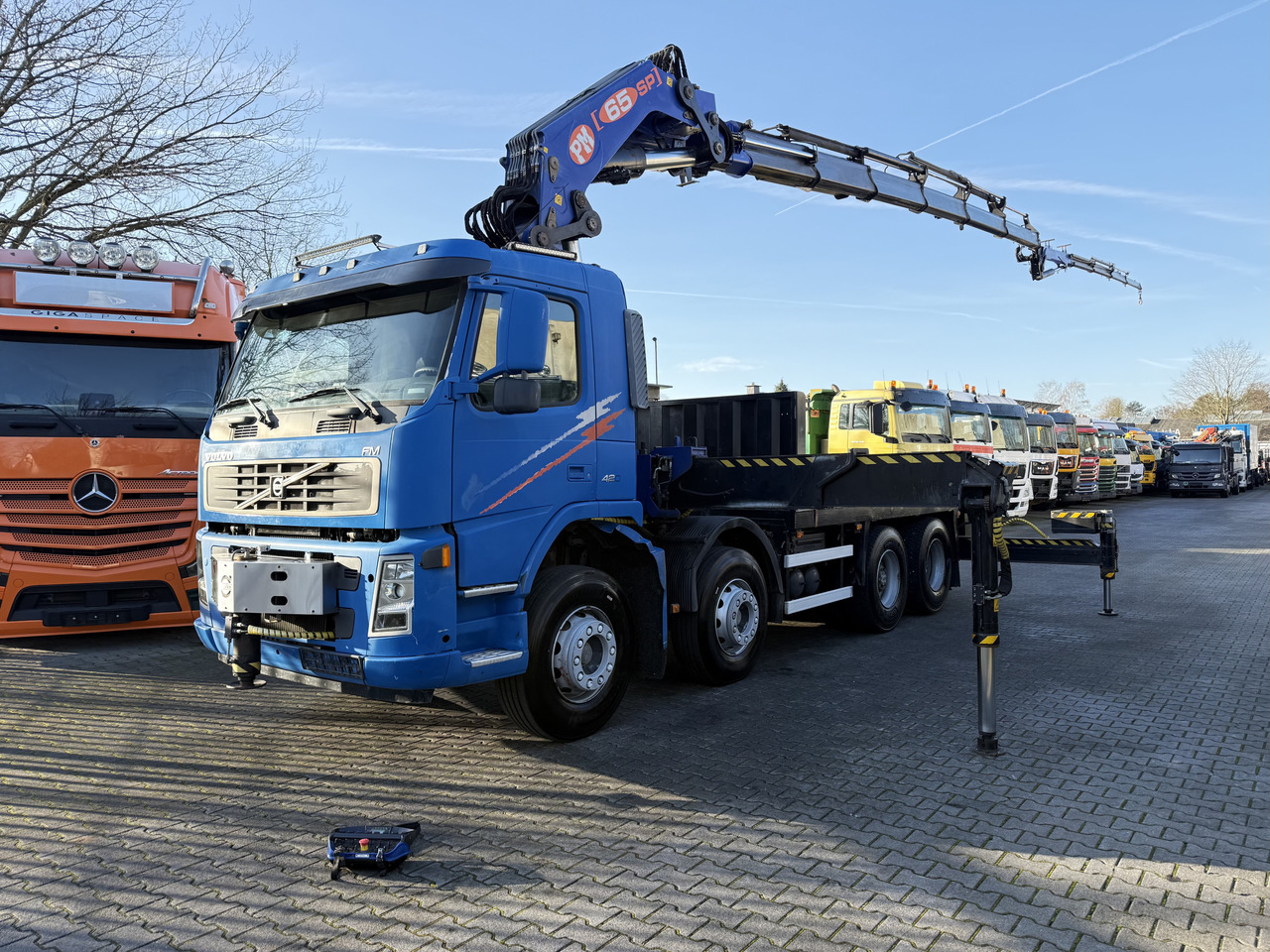 Volvo FM12 420 8X2 Kran PM 65026 bis 29 Meter - Dropside/ Flatbed truck, Crane truck: picture 1 Volvo FM12 420 8X2 Kran PM 65026 bis 29 Meter - Dropside/ Flatbed truck, Crane truck: picture 1