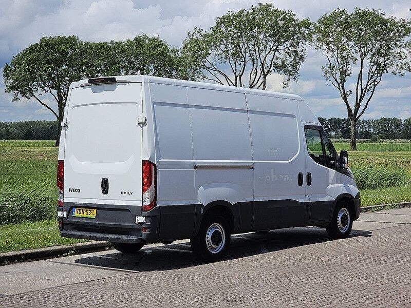 Iveco Daily 35S12 - Panel van: picture 3 Iveco Daily 35S12 - Panel van: picture 3