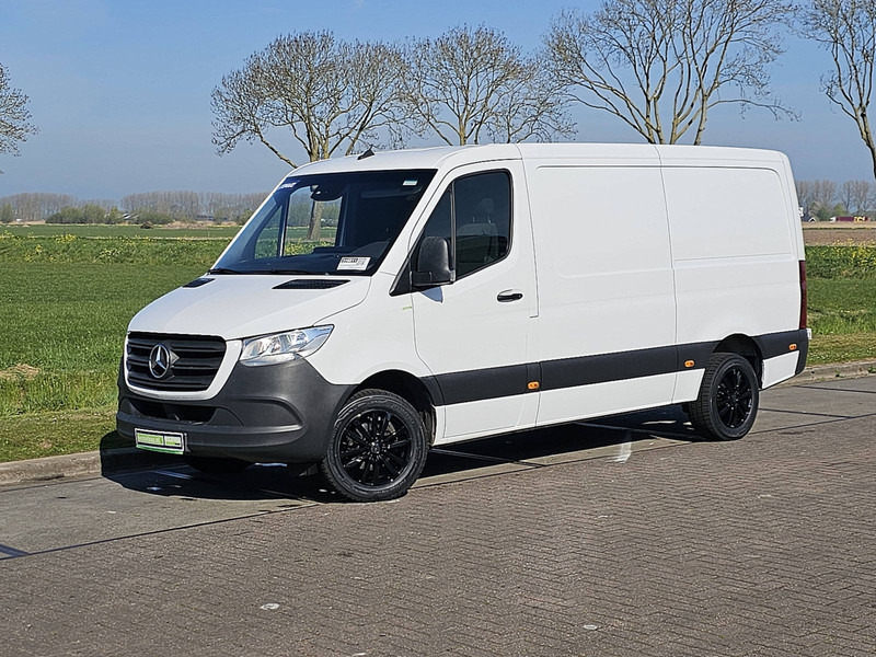 Mercedes-Benz Sprinter 319 L2H1 Mbux V6 3.0Ltr! - Small van: picture 2 Mercedes-Benz Sprinter 319 L2H1 Mbux V6 3.0Ltr! - Small van: picture 2