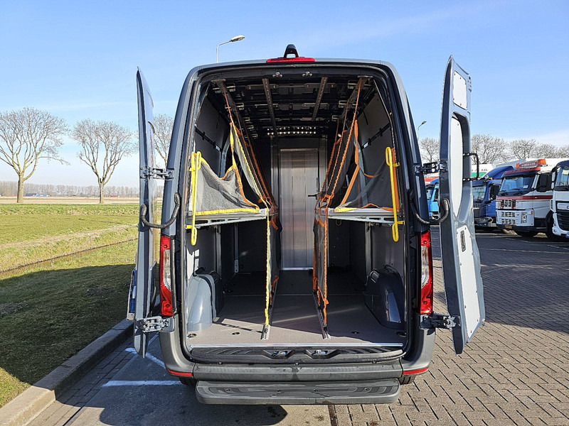 Interior photo 1: Panel van, Electric van Mercedes-Benz eSprinter  L2H2 41kWh Demo!