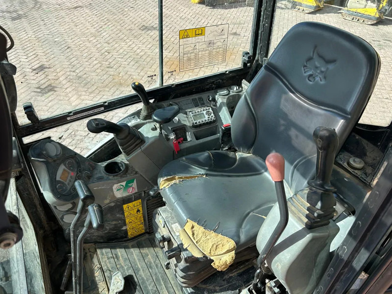 Mini excavator Bobcat E27: picture 9