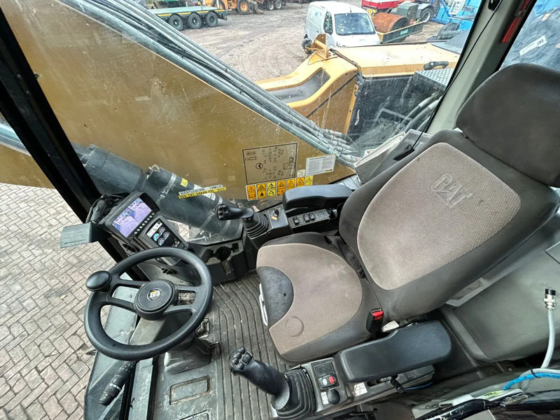 Waste/ Industry handler Caterpillar MH3022: picture 9 Waste/ Industry handler Caterpillar MH3022: picture 9