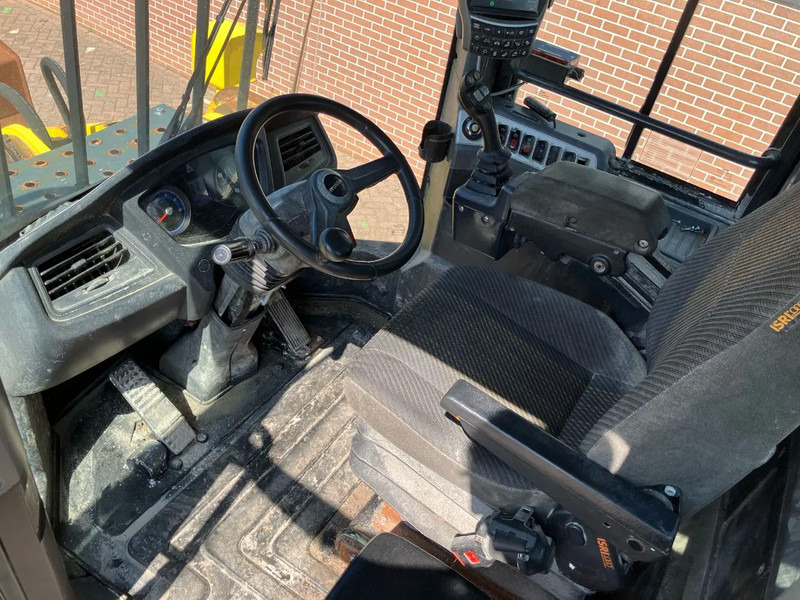 Wheel loader Hyundai HL960: picture 9