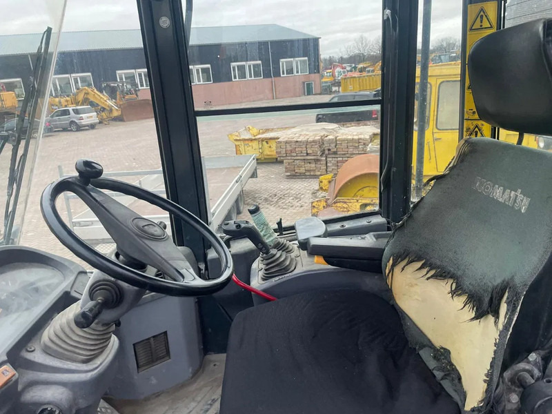 Komatsu WA250-5 - Wheel loader: picture 5 Komatsu WA250-5 - Wheel loader: picture 5