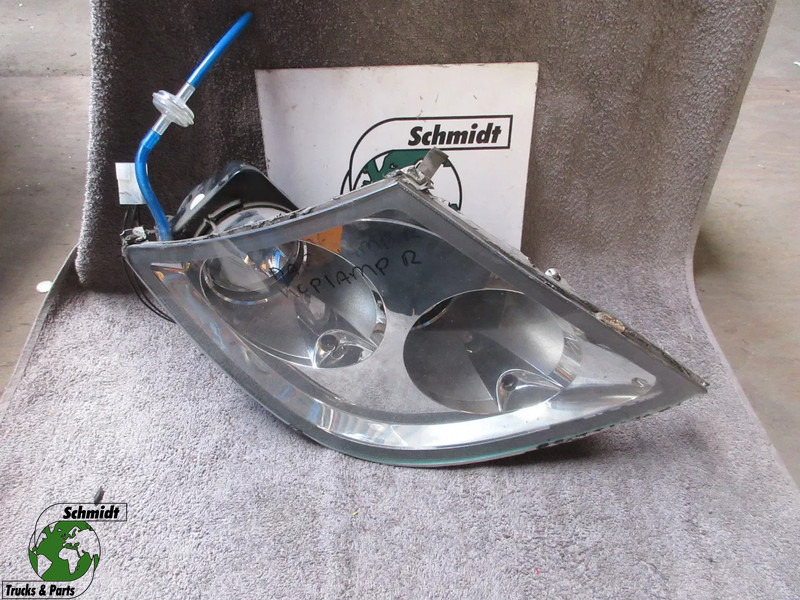 DAF 1784823 // 1784822 SKYLICHT DAF CF XF EURO 6 RECHTS EN LINKS - Headlight for Truck: picture 1 DAF 1784823 // 1784822 SKYLICHT DAF CF XF EURO 6 RECHTS EN LINKS - Headlight for Truck: picture 1