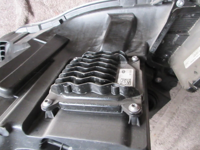 DAF 1857526 KOPLAMP XENOS LINKS DAF CF XF EURO 6 - Headlight for Truck: picture 4 DAF 1857526 KOPLAMP XENOS LINKS DAF CF XF EURO 6 - Headlight for Truck: picture 4