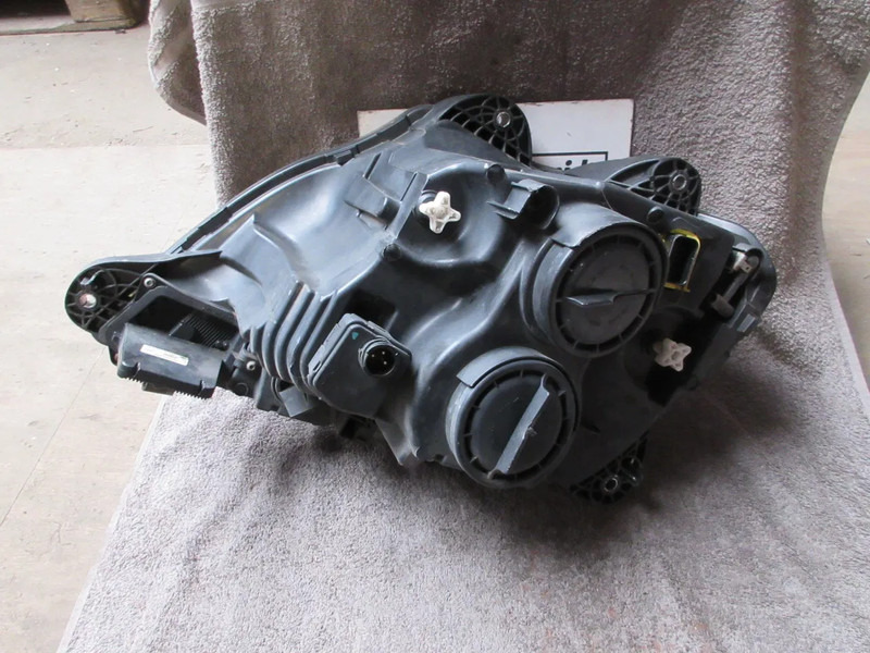 DAF 1939778 KOPLAMP DAF CF XF EURO 6 RECHTS - Headlight for Truck: picture 3 DAF 1939778 KOPLAMP DAF CF XF EURO 6 RECHTS - Headlight for Truck: picture 3