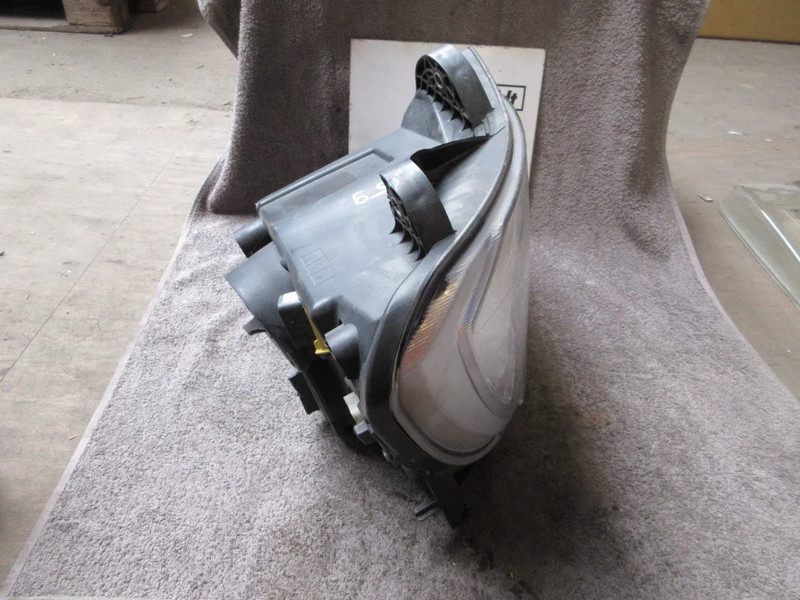 DAF 1939778 KOPLAMP DAF CF XF EURO 6 RECHTS - Headlight for Truck: picture 2 DAF 1939778 KOPLAMP DAF CF XF EURO 6 RECHTS - Headlight for Truck: picture 2