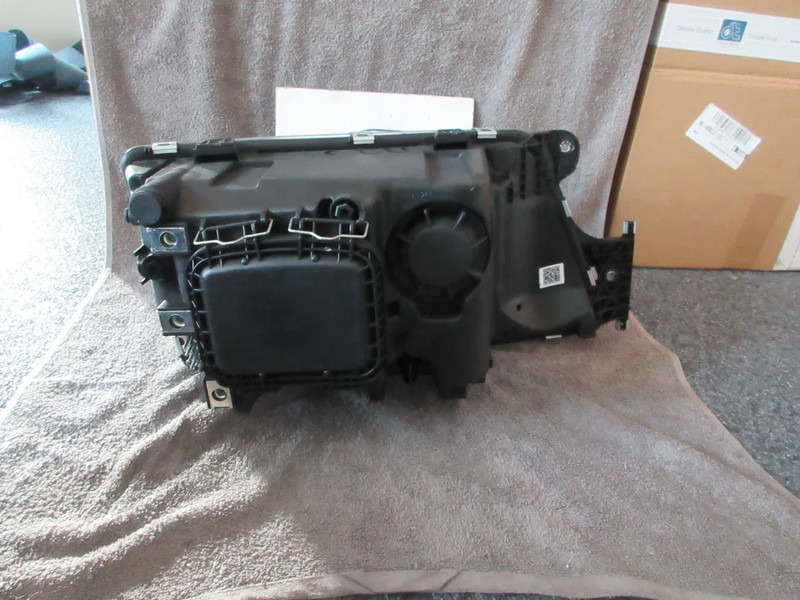 MAN 81.25101-6663 // 81.25101-6687 // 81.25101-6503 LINKS MAN TGX TGS NIEUWE !!! - Headlight for Truck: picture 3 MAN 81.25101-6663 // 81.25101-6687 // 81.25101-6503 LINKS MAN TGX TGS NIEUWE !!! - Headlight for Truck: picture 3