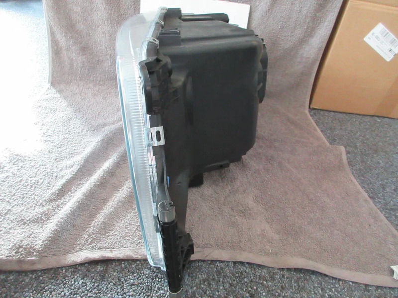 MAN 81.25101-6664//81.25101-6688 81.25101-6504 RECHTS KOPLAMP TGS TGX NIEUWE !! - Headlight for Truck: picture 4 MAN 81.25101-6664//81.25101-6688 81.25101-6504 RECHTS KOPLAMP TGS TGX NIEUWE !! - Headlight for Truck: picture 4
