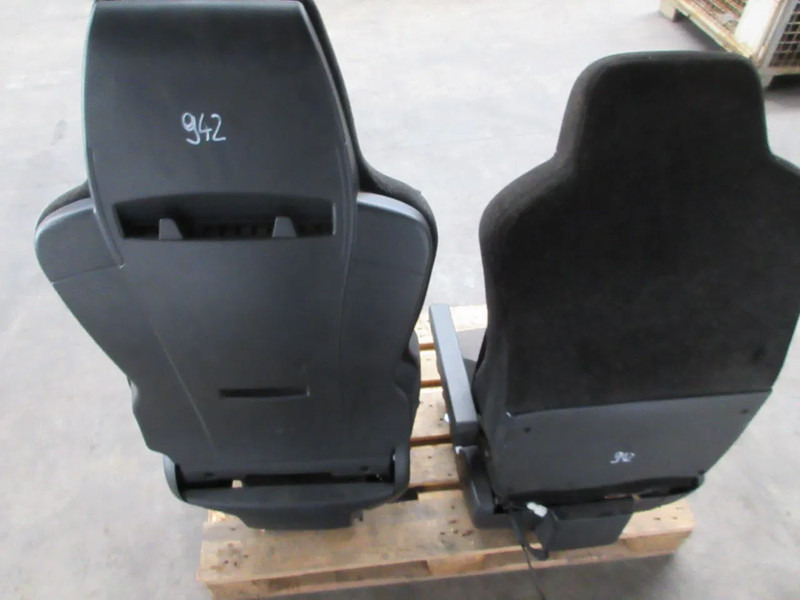 MAN 81.62307-6481//81.62307-6447//81.62307-6516/81.62307-6414 STOEL SET TGX - Seat for Truck: picture 3 MAN 81.62307-6481//81.62307-6447//81.62307-6516/81.62307-6414 STOEL SET TGX - Seat for Truck: picture 3