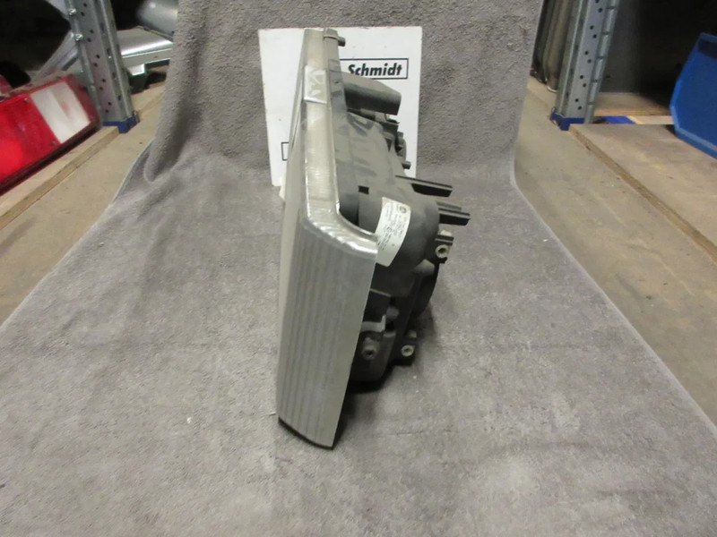 Renault 5010623620 KOPLAMP RENAULT AE MAGNUM MODEL 2014 LINKS - Headlight for Truck: picture 5 Renault 5010623620 KOPLAMP RENAULT AE MAGNUM MODEL 2014 LINKS - Headlight for Truck: picture 5