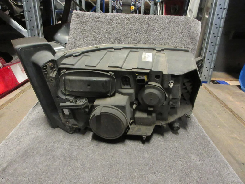 Renault 7482251239 KOPLAMP RENAULT T 480 EURO 6 LINKS - Headlight for Truck: picture 3 Renault 7482251239 KOPLAMP RENAULT T 480 EURO 6 LINKS - Headlight for Truck: picture 3