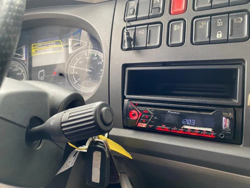 Cab chassis truck DAF LF290 / ONLY:429873KM / LWDS / GOOD TYRES / AUTOMATIC / EURO-6 / 2018: picture 12 Cab chassis truck DAF LF290 / ONLY:429873KM / LWDS / GOOD TYRES / AUTOMATIC / EURO-6 / 2018: picture 12