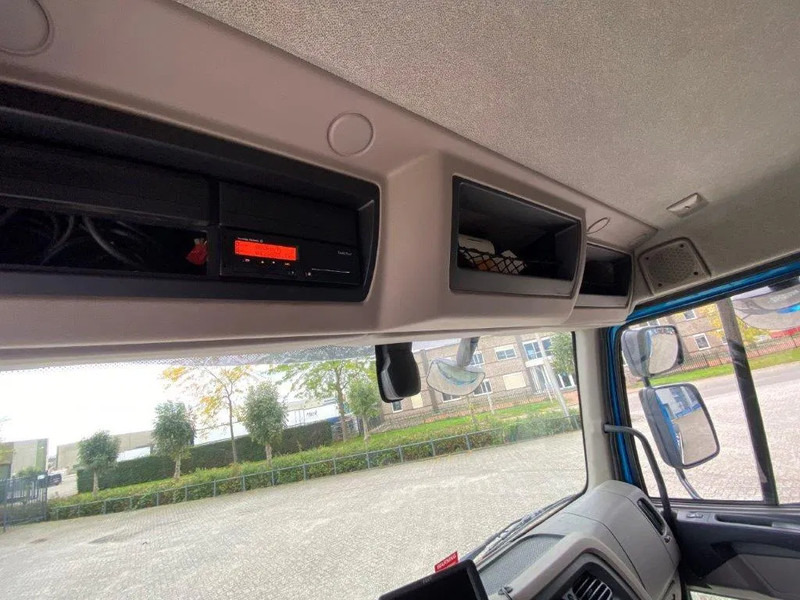 Cab chassis truck DAF LF290 / ONLY:429873KM / LWDS / GOOD TYRES / AUTOMATIC / EURO-6 / 2018: picture 16 Cab chassis truck DAF LF290 / ONLY:429873KM / LWDS / GOOD TYRES / AUTOMATIC / EURO-6 / 2018: picture 16