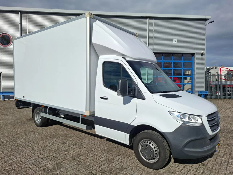 Mercedes-Benz Sprinter 516 CDI / DOUBLE AIR REAR / CLEAN NL VAN / TUV:19-03-2026 / MBUX / NAVI / KEYLESS START / DAB RADIO / 3SEATS / AUTOMATIC / 2021 - Panel van: picture 2 Mercedes-Benz Sprinter 516 CDI / DOUBLE AIR REAR / CLEAN NL VAN / TUV:19-03-2026 / MBUX / NAVI / KEYLESS START / DAB RADIO / 3SEATS / AUTOMATIC / 2021 - Panel van: picture 2