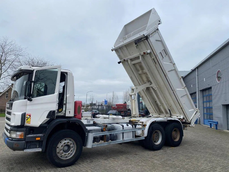 Scania 124-400 / 6X4 / RETARDER / BIG AXLE / FULL STEEL / 2SIDE TIPPER / OLD TACHO / AIRCO / MANUAL / EURO-2 / 2000 - Tipper: picture 2 Scania 124-400 / 6X4 / RETARDER / BIG AXLE / FULL STEEL / 2SIDE TIPPER / OLD TACHO / AIRCO / MANUAL / EURO-2 / 2000 - Tipper: picture 2
