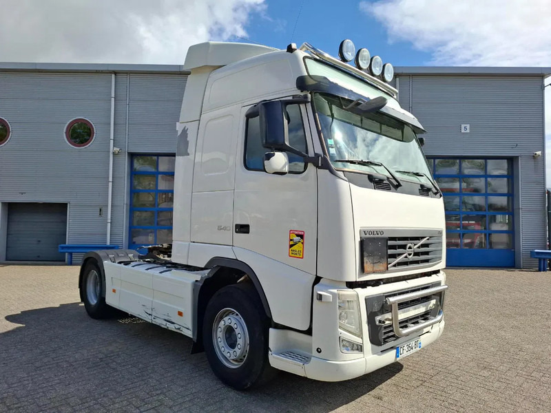 Volvo FH13-540 / HYDRAULICS / VEB+ / TUV:01-04-2026 / FRIDGE / AIRCO / SIDESKIRTS / AUTOMATIC / EURO-5 / 2012 - Tractor unit: picture 2 Volvo FH13-540 / HYDRAULICS / VEB+ / TUV:01-04-2026 / FRIDGE / AIRCO / SIDESKIRTS / AUTOMATIC / EURO-5 / 2012 - Tractor unit: picture 2