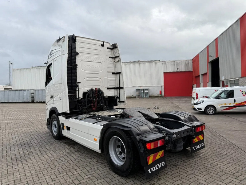 Volvo FH5-460 AERO / XL / ENGINE RUNNING / ONLY:66348 KM / I-PARKCOOL / DOUBLE TANK / ACC / LWDS / EURO-6 / 2025 - Tractor unit: picture 3 Volvo FH5-460 AERO / XL / ENGINE RUNNING / ONLY:66348 KM / I-PARKCOOL / DOUBLE TANK / ACC / LWDS / EURO-6 / 2025 - Tractor unit: picture 3