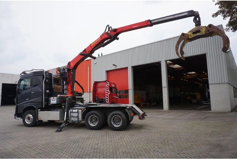 Volvo FH16-750 / ENGINE RUNNING / 6x4 / RETARDER / BIG AXLE / VEB+ / PALFINGER FD250 / EURO-6 / 2016 - Timber truck, Crane truck: picture 5 Volvo FH16-750 / ENGINE RUNNING / 6x4 / RETARDER / BIG AXLE / VEB+ / PALFINGER FD250 / EURO-6 / 2016 - Timber truck, Crane truck: picture 5