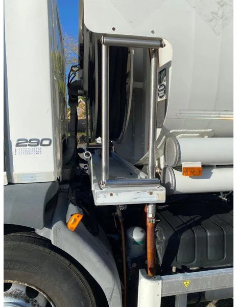 Tank truck Volvo FL7-290 / 5 COMPARTIMENTS / 13000 LITER TOTAL / PUMP / AUTOMATIC / EURO-5 / 2009: picture 17