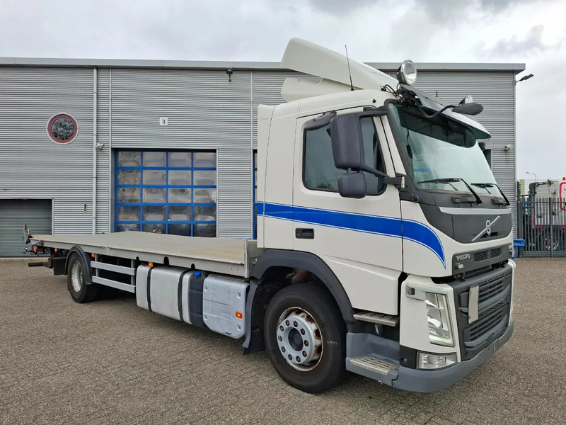 Volvo FM11-330 / ONLY:376356 KM / NAVI / FULL-AIR / LWDS / AIRCO / AUTOMATIC / EURO-6 / 2016 - Cab chassis truck: picture 2 Volvo FM11-330 / ONLY:376356 KM / NAVI / FULL-AIR / LWDS / AIRCO / AUTOMATIC / EURO-6 / 2016 - Cab chassis truck: picture 2
