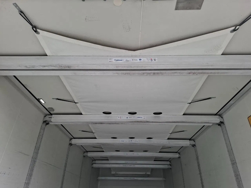 Isothermal truck Volvo FM11-330 / VEB / LWDS / ONLY:442862 KM / CARRIER SUPRA 1250 / DOPPELSTOCK / PLATFORM 2TON / DATALOG / FULL-AIR / TOP CONDITION /: picture 8 Isothermal truck Volvo FM11-330 / VEB / LWDS / ONLY:442862 KM / CARRIER SUPRA 1250 / DOPPELSTOCK / PLATFORM 2TON / DATALOG / FULL-AIR / TOP CONDITION /: picture 8