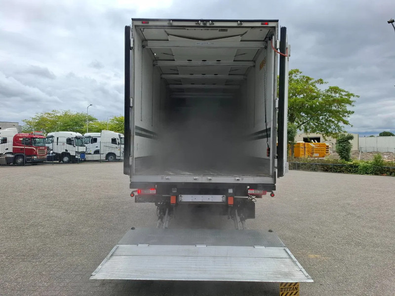 Isothermal truck Volvo FM11-330 / VEB / LWDS / ONLY:442862 KM / CARRIER SUPRA 1250 / DOPPELSTOCK / PLATFORM 2TON / DATALOG / FULL-AIR / TOP CONDITION /: picture 7 Isothermal truck Volvo FM11-330 / VEB / LWDS / ONLY:442862 KM / CARRIER SUPRA 1250 / DOPPELSTOCK / PLATFORM 2TON / DATALOG / FULL-AIR / TOP CONDITION /: picture 7