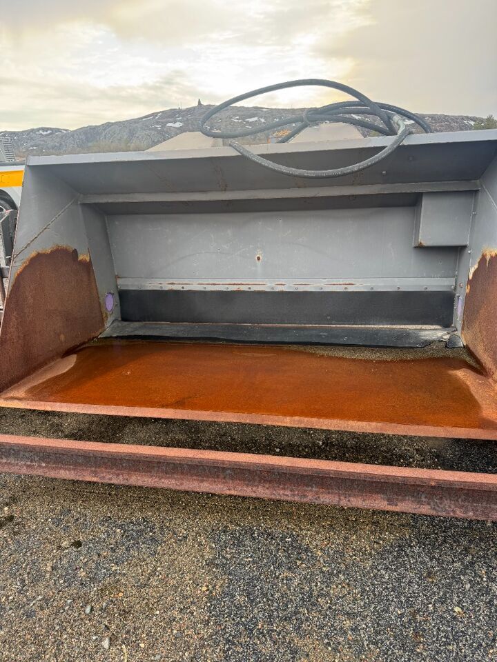 Sandsprederskuffe Holms - Attachment for Snow removal vehicle: picture 1 Sandsprederskuffe Holms - Attachment for Snow removal vehicle: picture 1