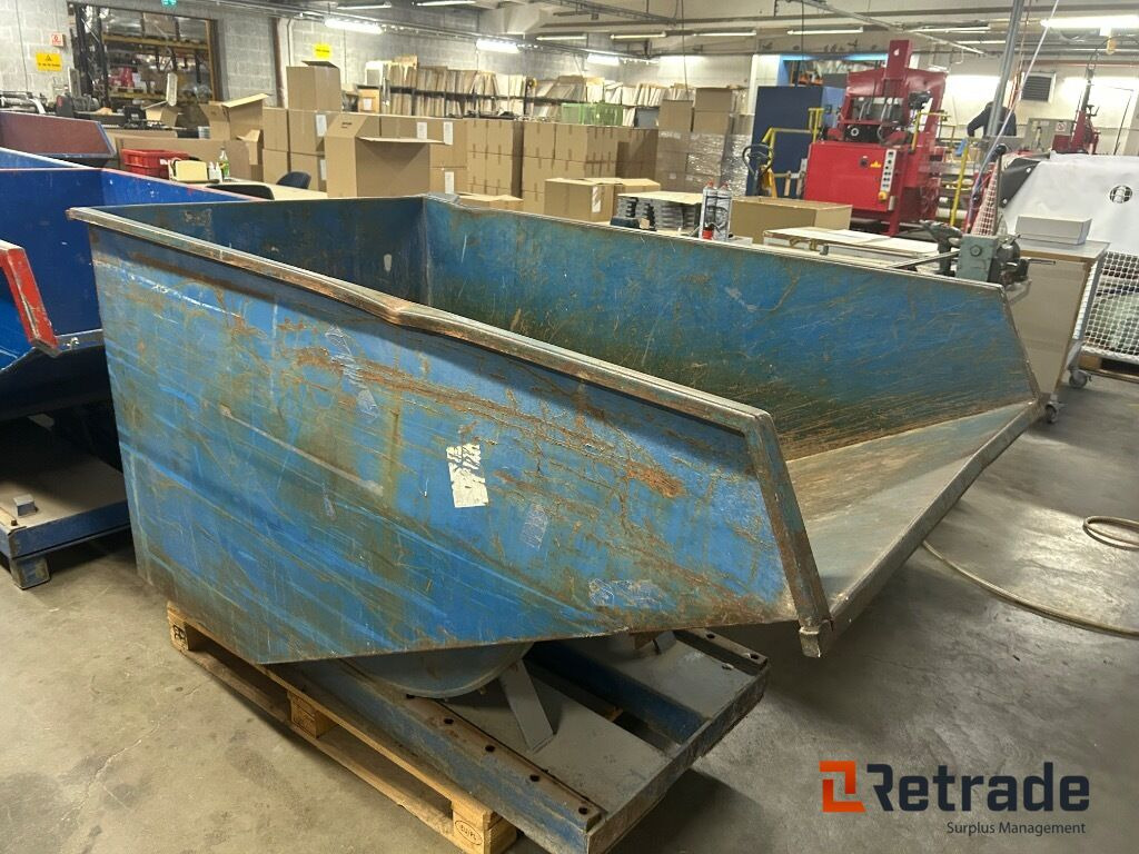 Container - Tipping skip: picture 2 Container - Tipping skip: picture 2