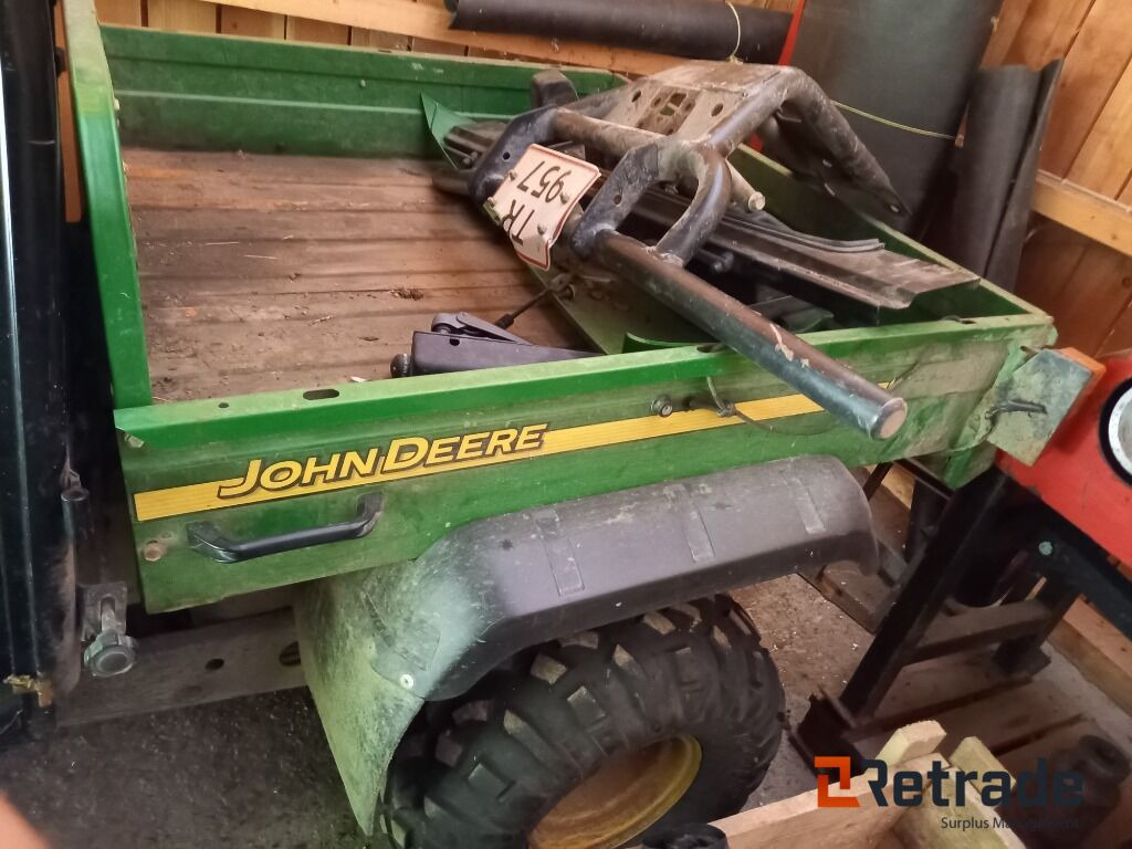 John Deere Gator - Side-by-side/ ATV: picture 5 John Deere Gator - Side-by-side/ ATV: picture 5