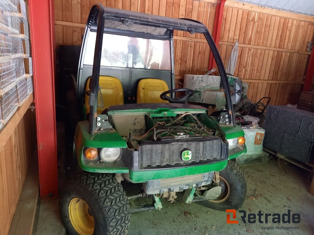 John Deere Gator - Side-by-side/ ATV: picture 3 John Deere Gator - Side-by-side/ ATV: picture 3