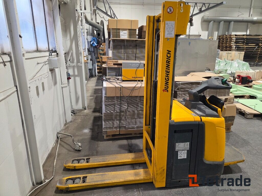 Jungheinrich erc 216z med lader 2015 mod - Stacker: picture 1 Jungheinrich erc 216z med lader 2015 mod - Stacker: picture 1