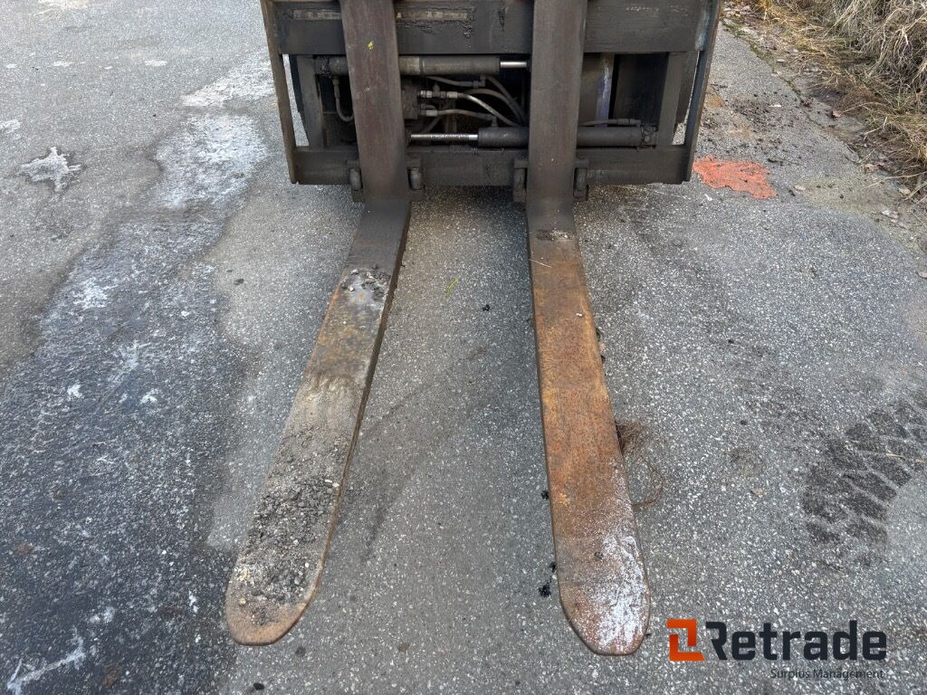 Komatsu FD40t-7 truck - Diesel forklift: picture 4 Komatsu FD40t-7 truck - Diesel forklift: picture 4