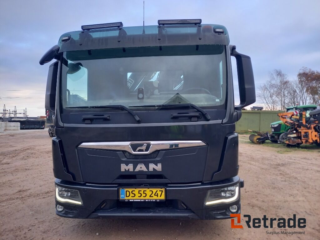 MAN TGL 12. 4X2 BL med Fassi kran - Dropside/ Flatbed truck, Crane truck: picture 2 MAN TGL 12. 4X2 BL med Fassi kran - Dropside/ Flatbed truck, Crane truck: picture 2