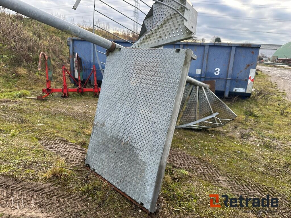 Trappe - Tool/ Equipment: picture 3 Trappe - Tool/ Equipment: picture 3