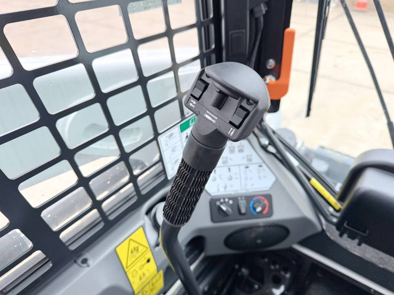 Skid steer loader Bobcat S510 - New / Unused / Closed Cabine / AC: picture 8