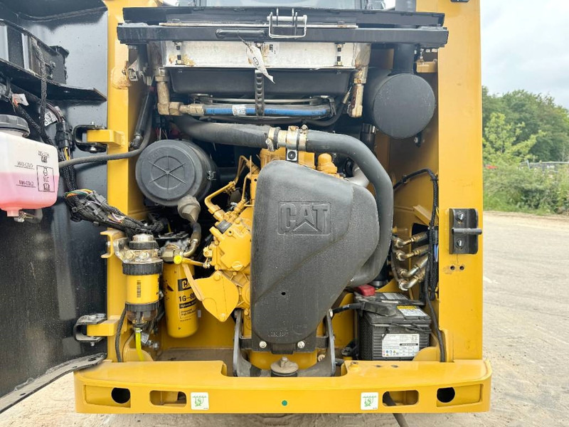 Skid steer loader Cat 216B3 - New / Unused / Extra Hydraulic: picture 15